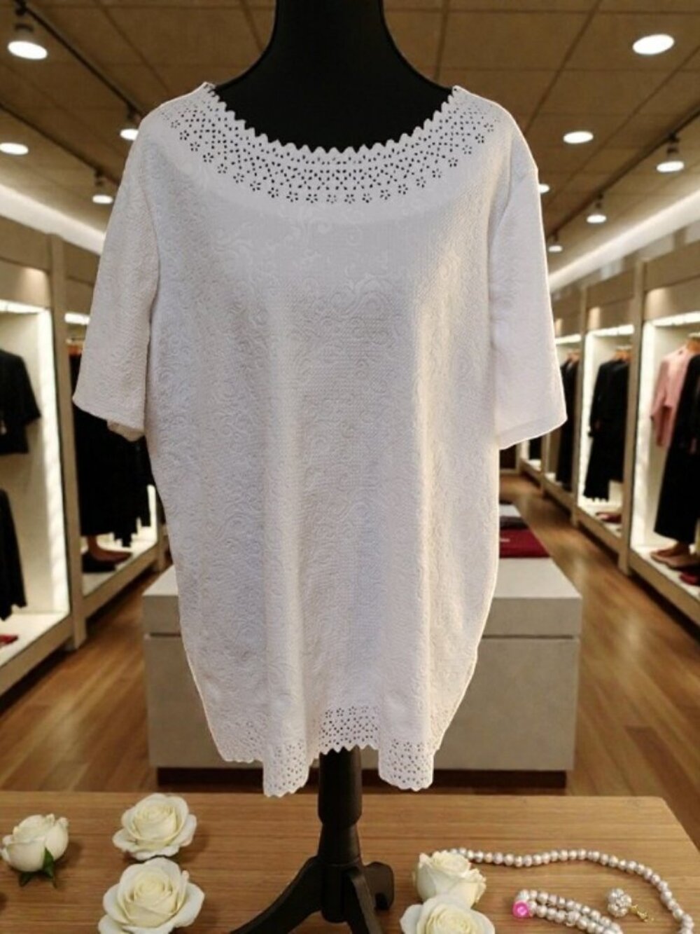 Rebecca Malone White Embossed Eyelet Scoop Neck Tunic Top ✨Size: 1X✨ - Picture 2 of 11